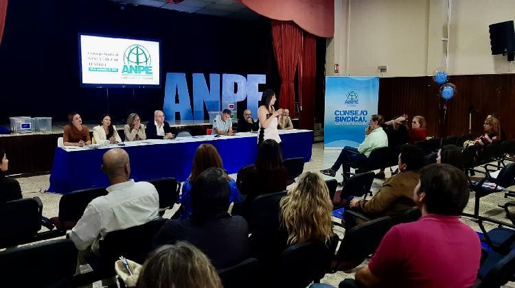 marta-herna-ndez-interviene-en-el-consejo-sindical